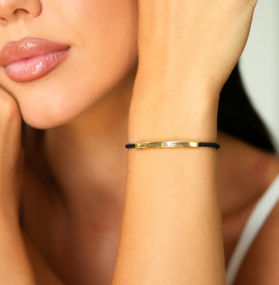 Pulsera Dorada “Dios Tiene el Control” Con Envío gratis