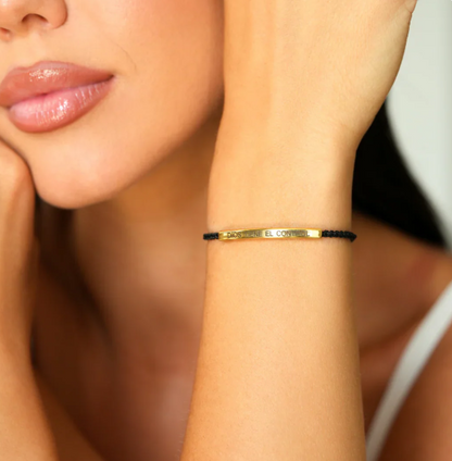 Pulsera Dorada “Dios Tiene el Control” Con Envío gratis